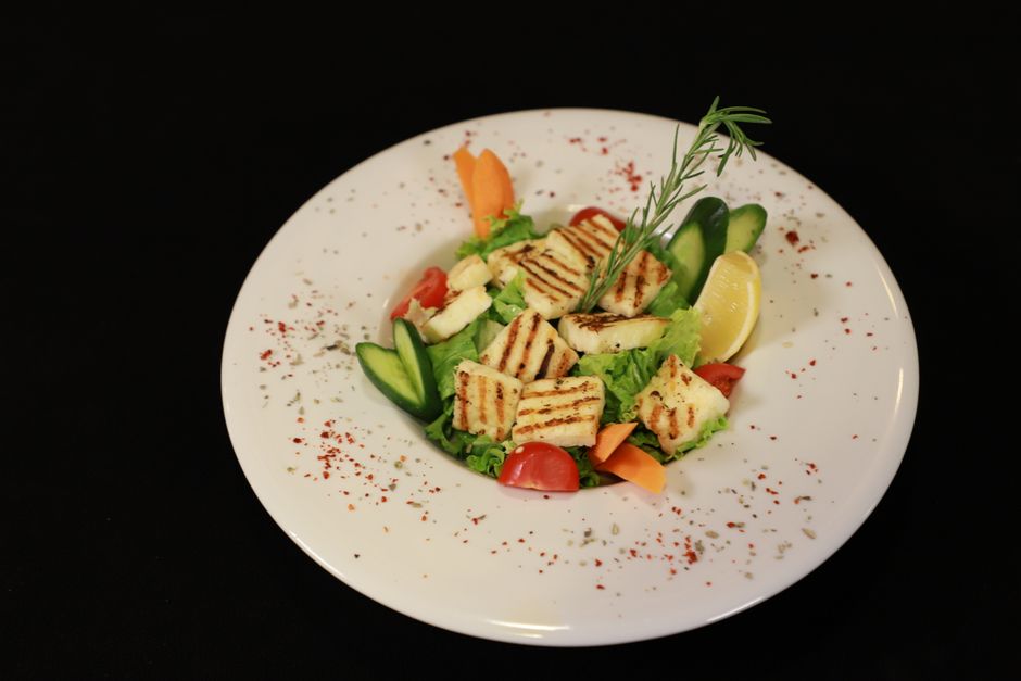 Salade Halloumi Grille Figues (Authentic)